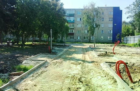 В Кузнецке продолжается благоустройство сквера героев СВО